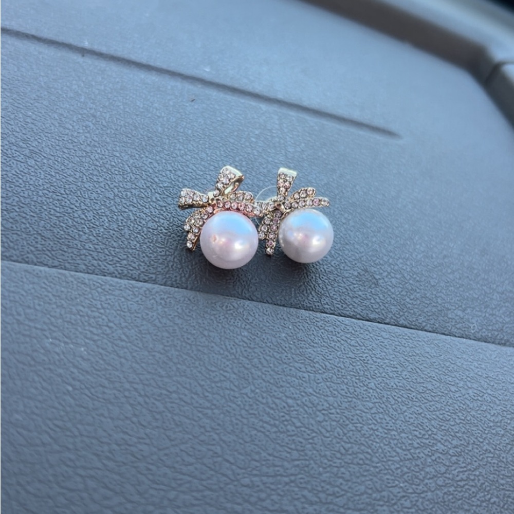 Elegant Pearl and Crystal Earrings